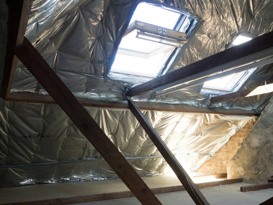 Radiant barrier foil under the roof of a Whitehouse attic